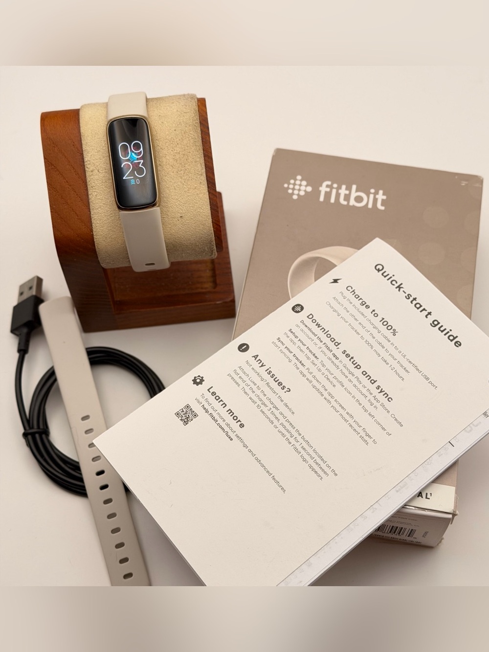 Fitbit Luxe, New, Full Set, Gold/white, MSRP 187$,